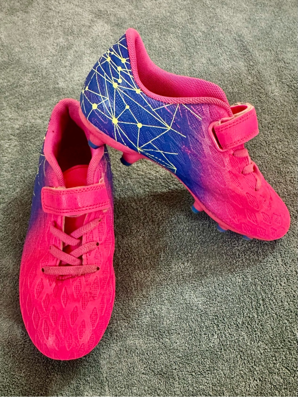 Deja Tuhuella Youth Soccer Cleats Pink Blue Hook & Loop Size 2